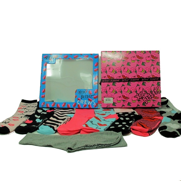 Betsey Johnson  9 PR Fashion Crew Socks Gift Box - Picture 8 of 8